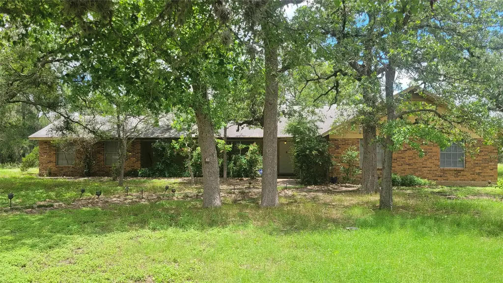 123 River Oaks Drive, Cedar Creek