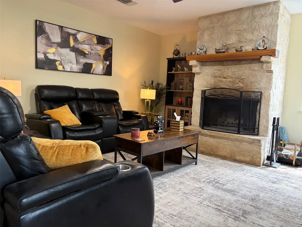 105 N Electric Trail, Spicewood