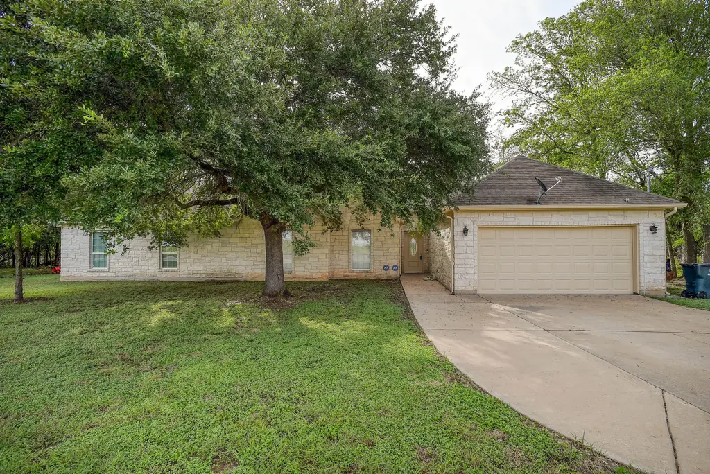 1335 Lovers Lane, Bastrop