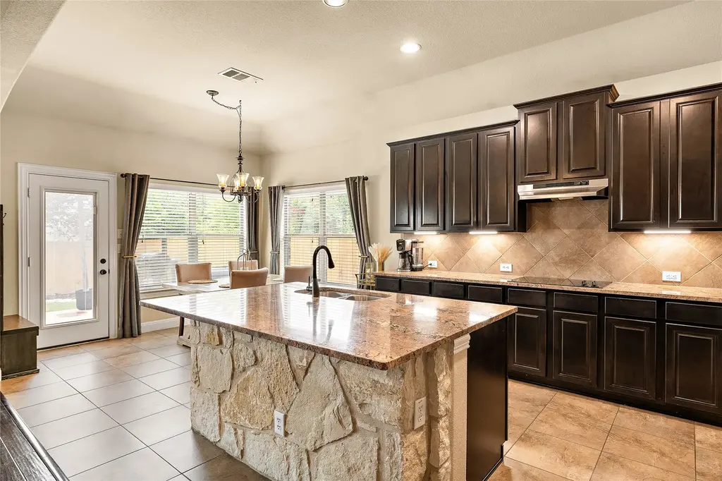 1008 N Ash Cove, Hutto