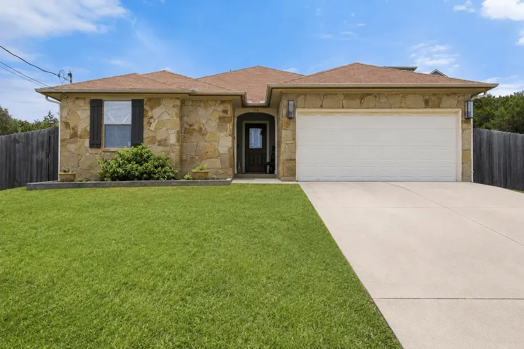 714 Newport Drive, Spicewood