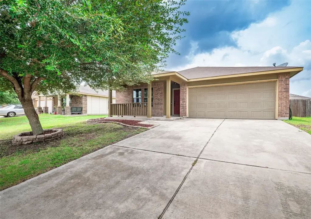 1480 Twin Cove, Kyle