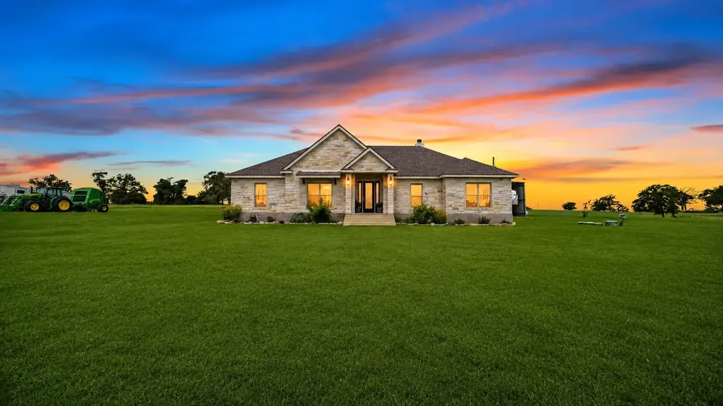 1606 County Road 216, Giddings