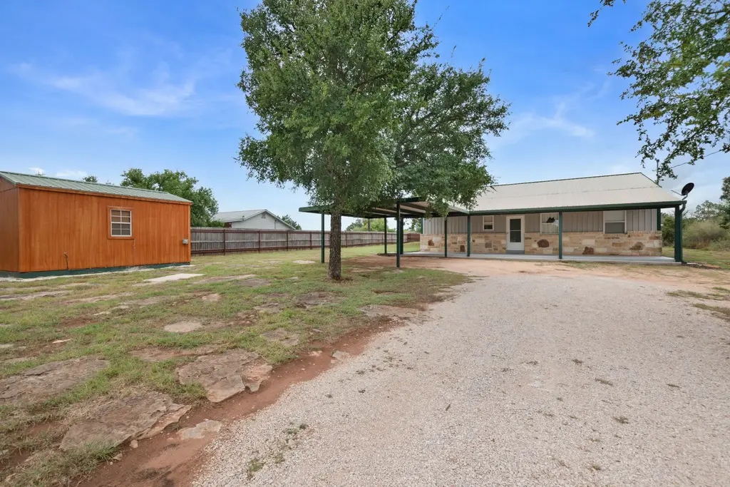 204 Deer Ridge Drive, Burnet