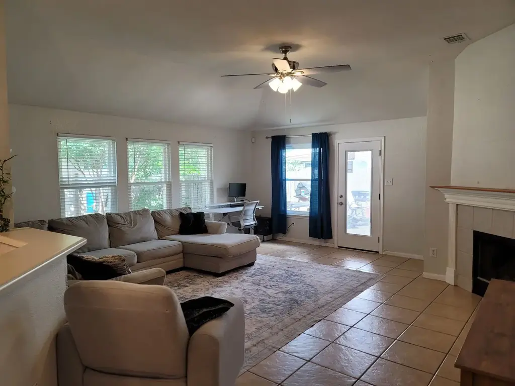 108 Warner Bend, Hutto