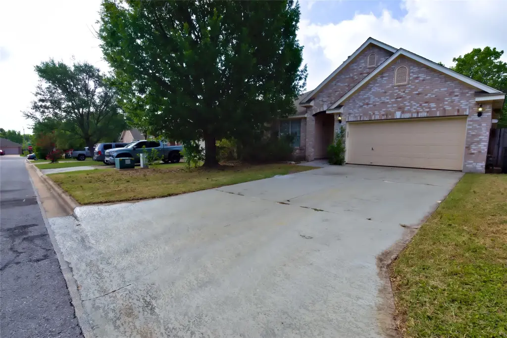 704 Thrush Drive, Leander