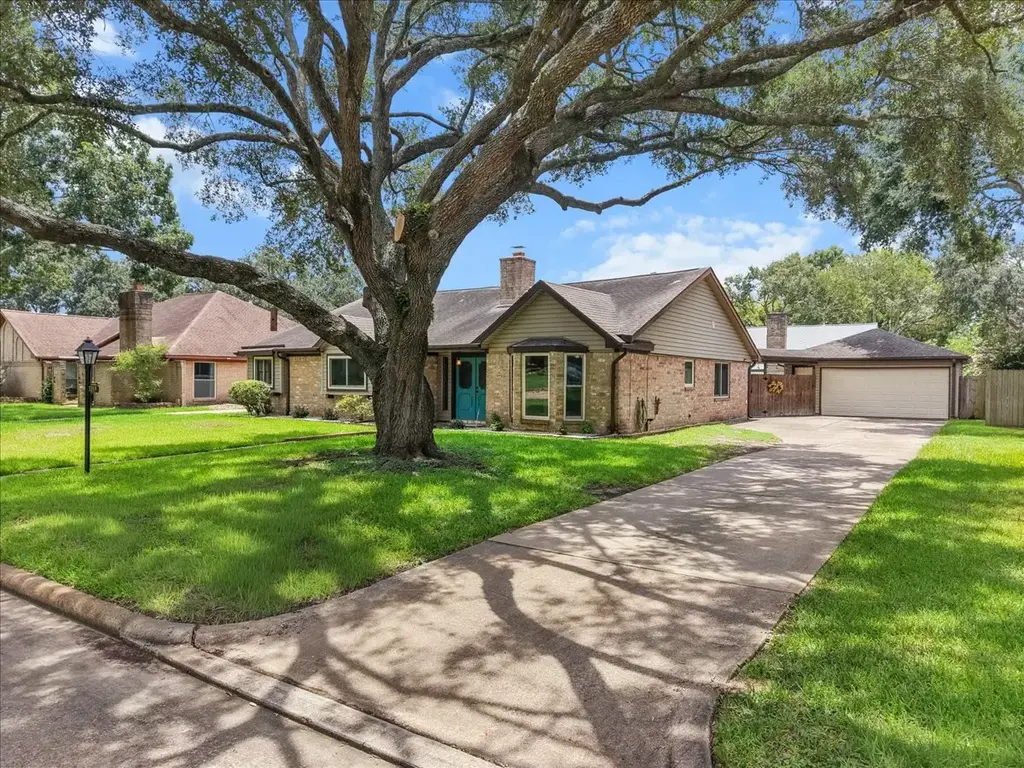 3319 Meadowcreek Drive, Missouri City
