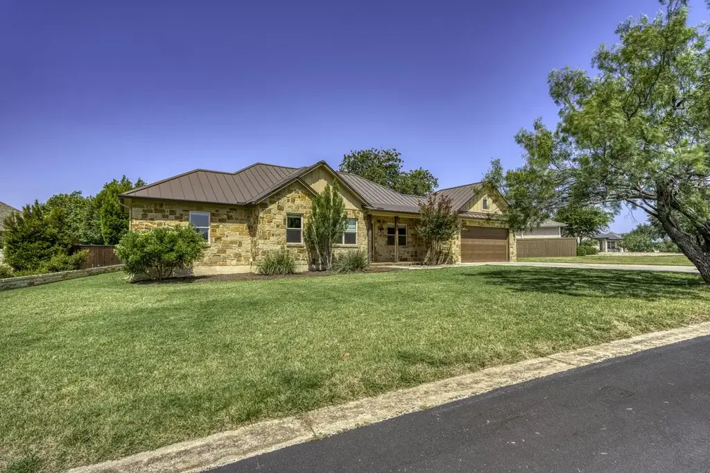 804 Four Oaks Lane, Marble Falls