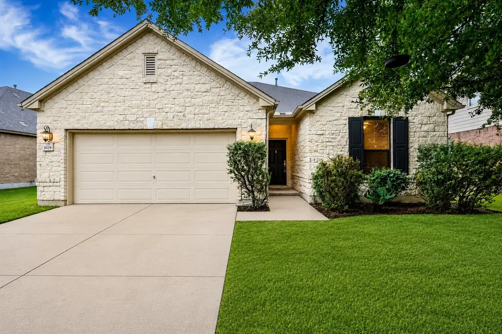 1029 Hyde Park Drive, Round Rock