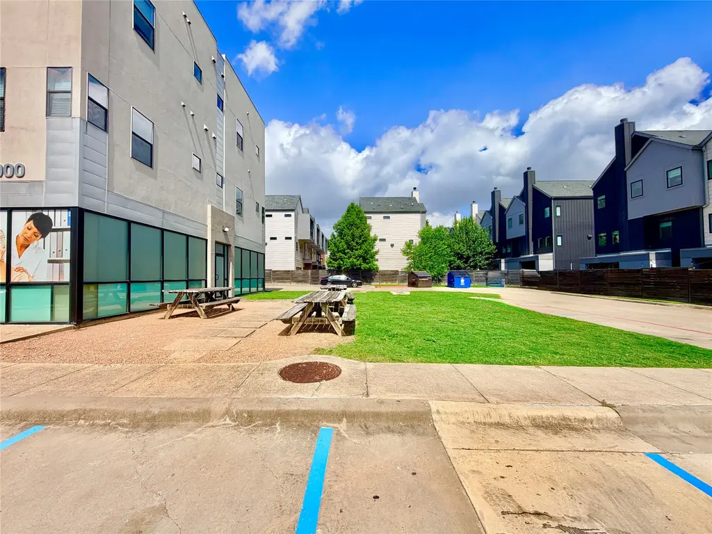 6000 S Congress Avenue Courtyard, Austin