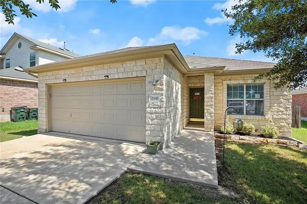 1941 Amberwood Loop, Kyle
