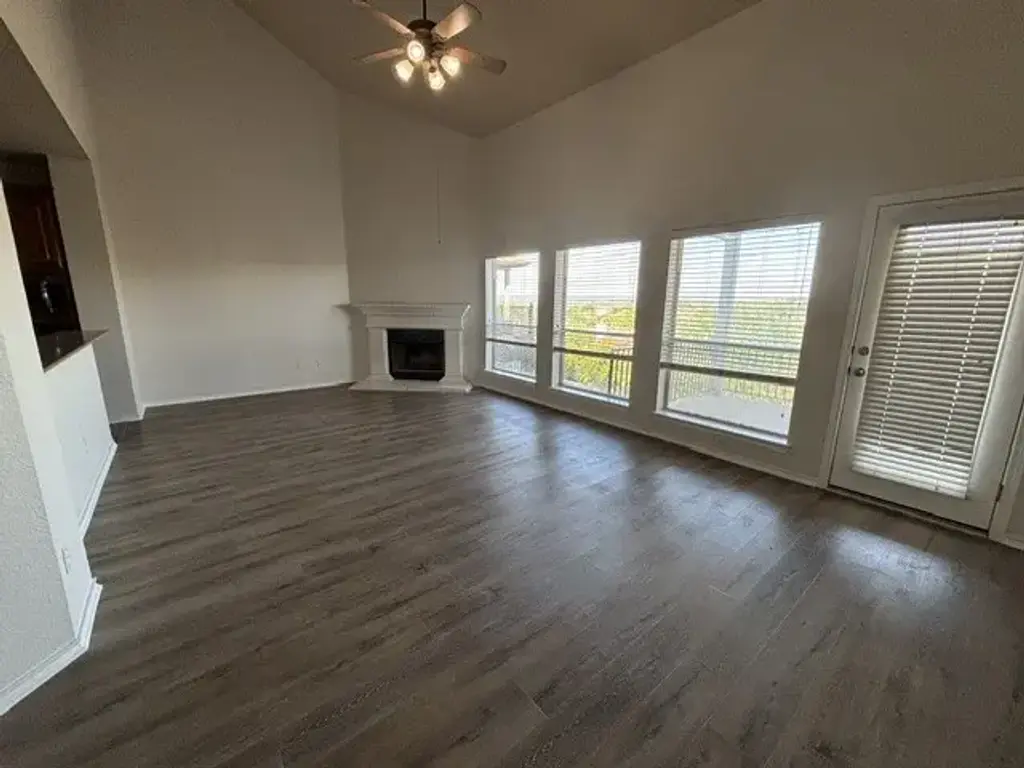 92 White Magnolia Circle, Austin