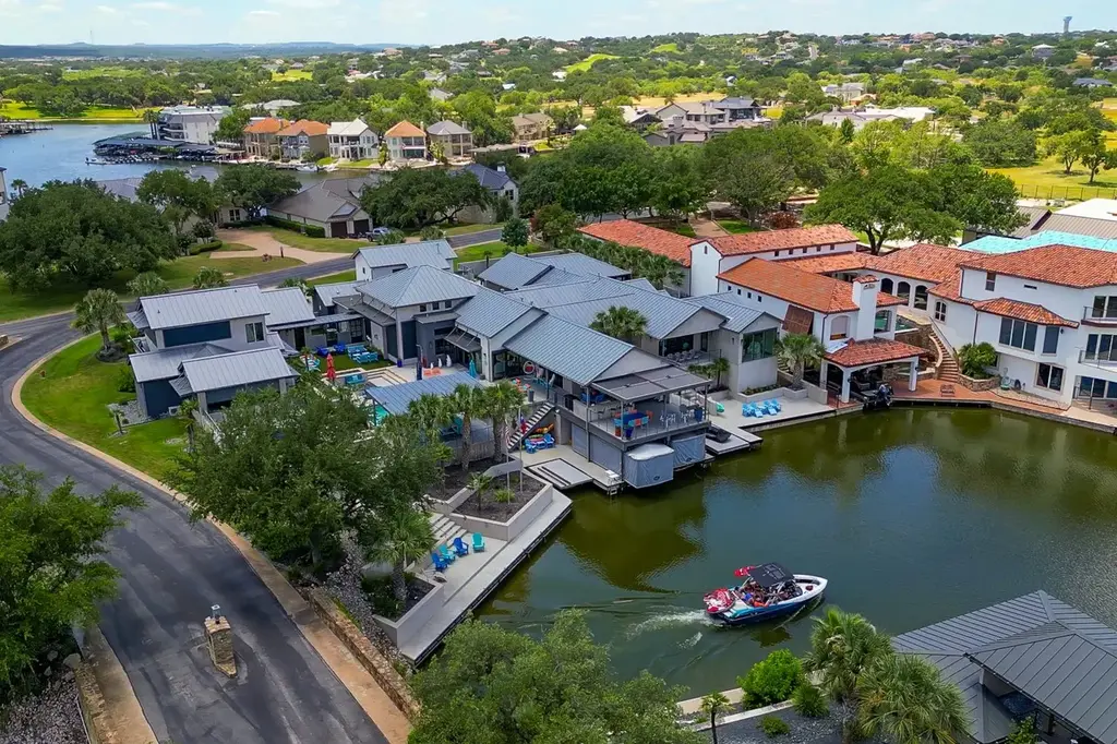 116 Wennmohs Place, Horseshoe Bay