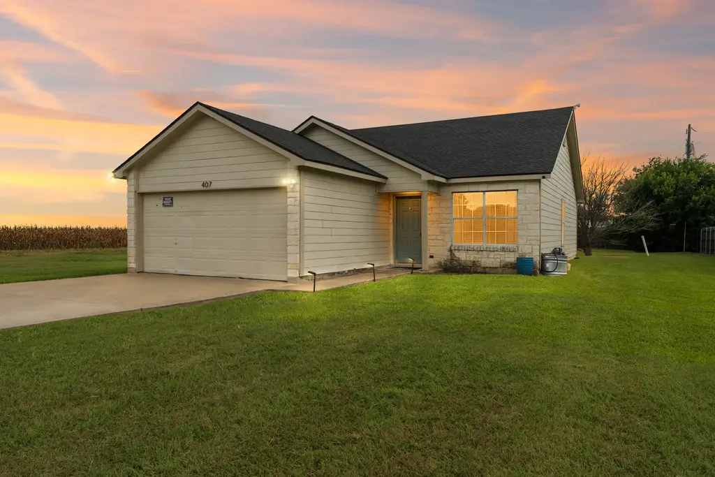 407 E Pietzsch Street, Bartlett