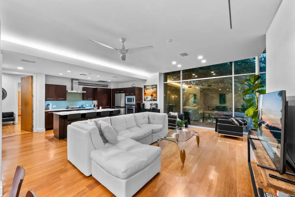 7689 Delwau Lane, Austin