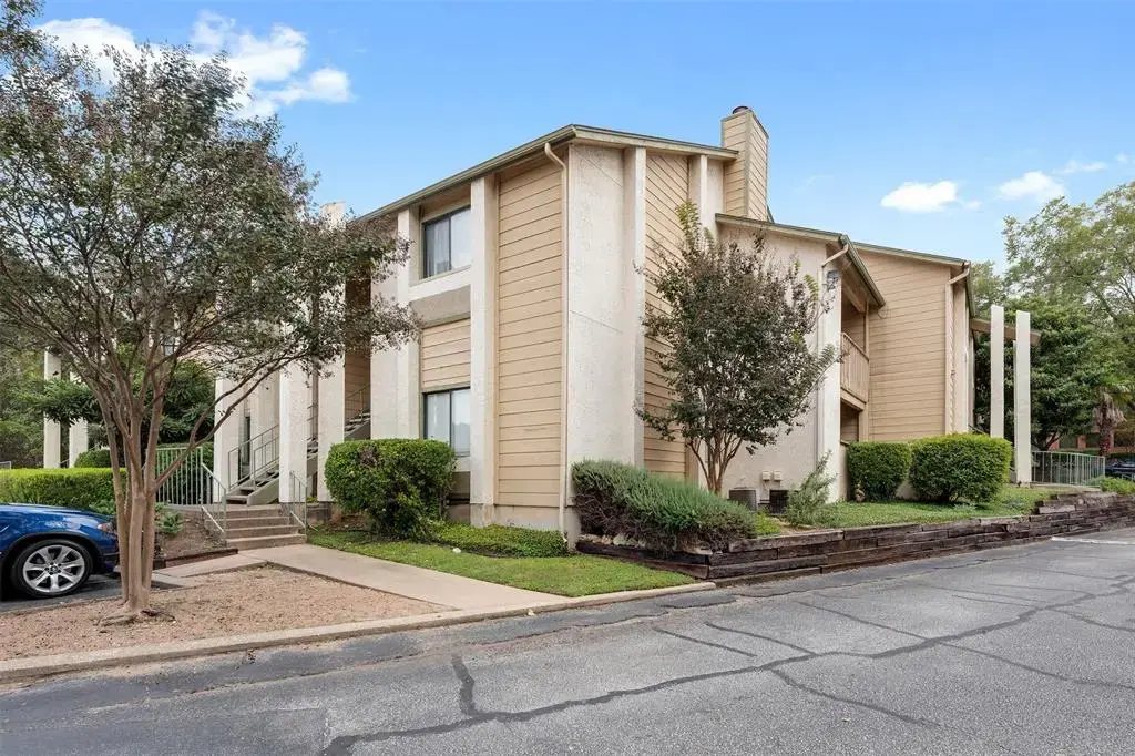 9100 Mountain Ridge Drive 105, Austin