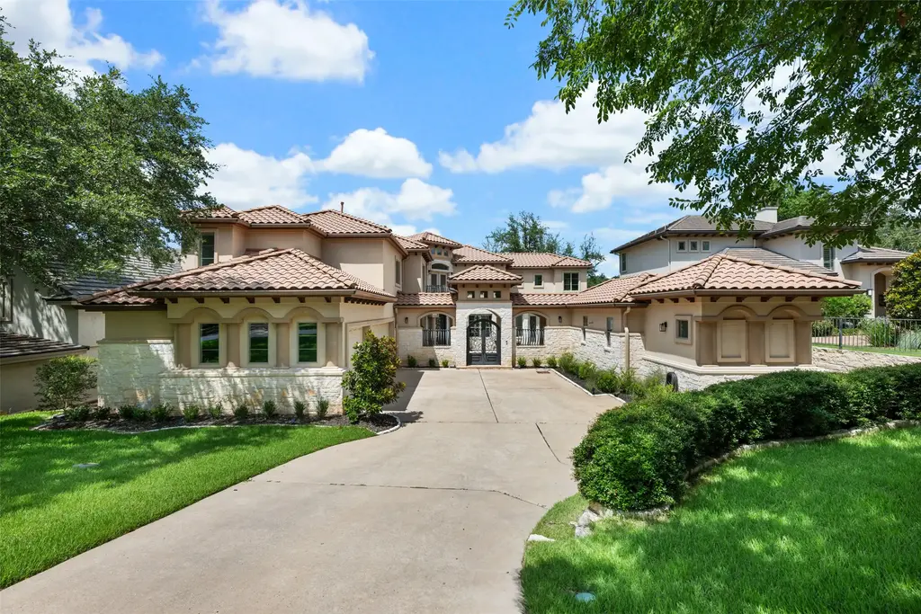 64 Tiburon Drive, The Hills