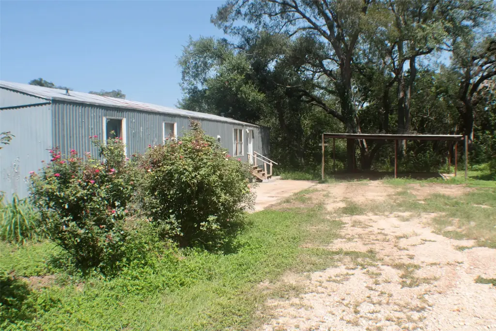933 W Highway 71, Smithville