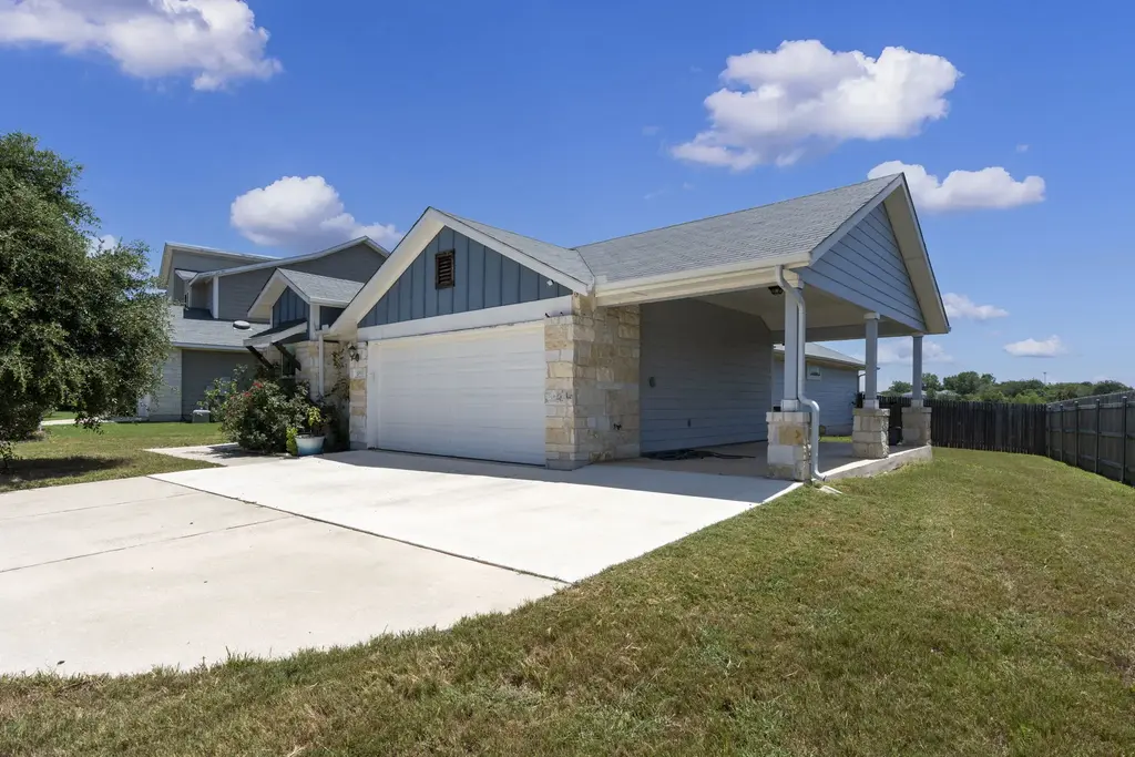 205 Four Star Drive, Elgin