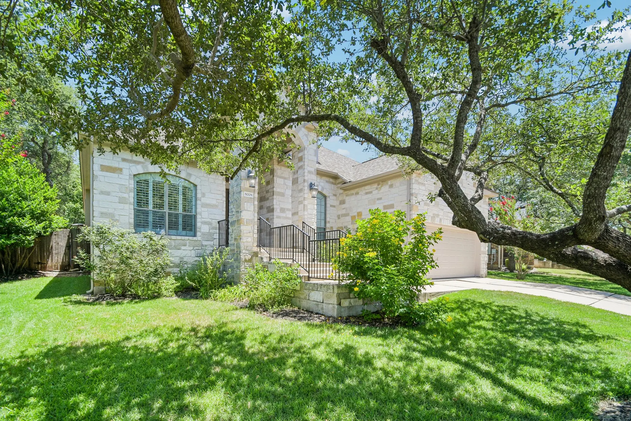 Photo of Listing #3905886