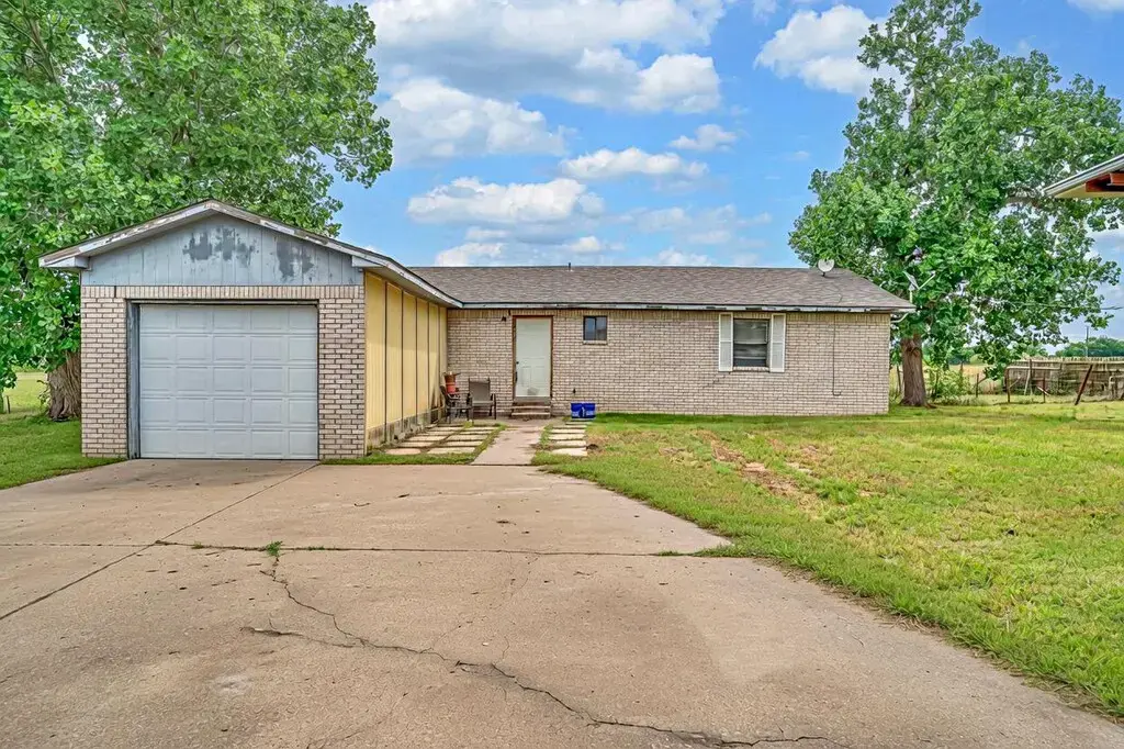 9796 E Us Highway 190, Rogers