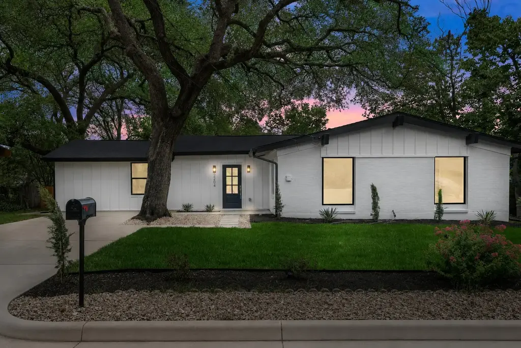 2204 Fair Oaks Drive, Austin