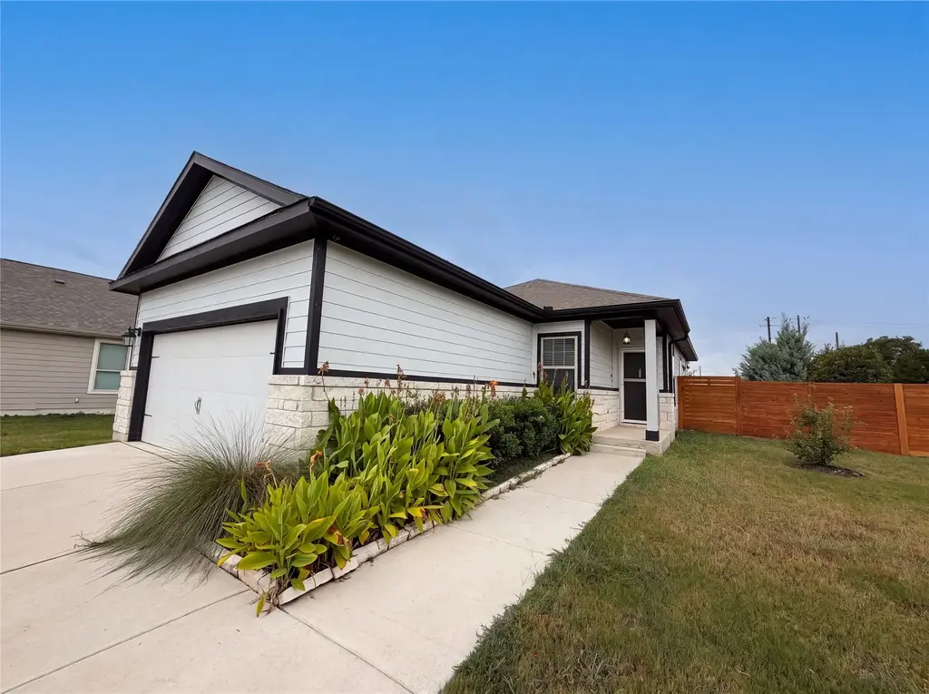 105 Syrah Court, Leander