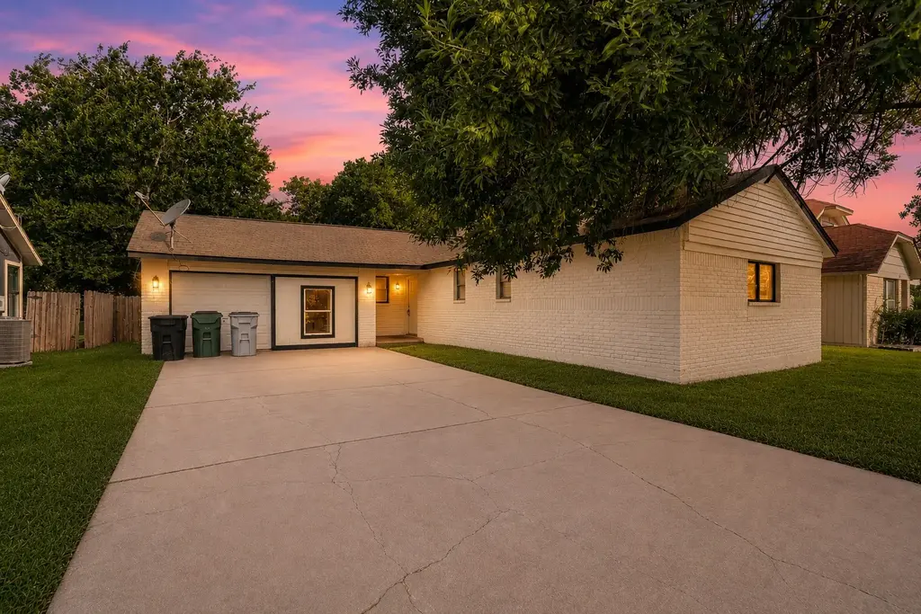 16402 Parkway Drive, Pflugerville