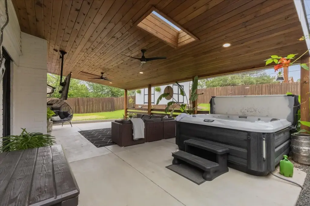 208 Skyloop Drive, Austin