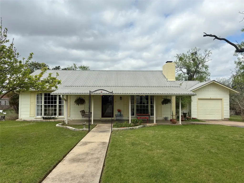 408 S Porter Street, Lampasas