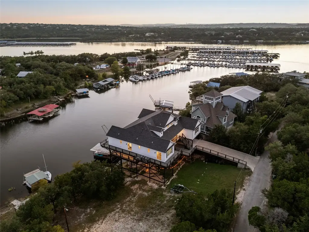 16323 Lake Loop, Austin