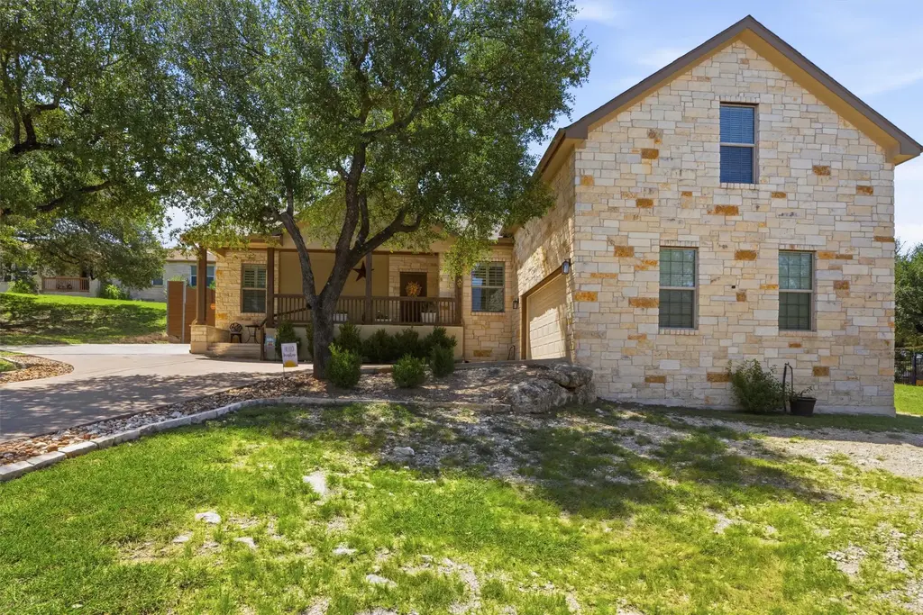 21911 Moffat Drive, Briarcliff