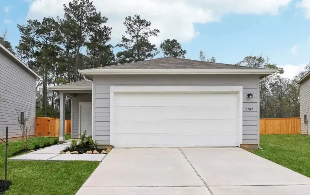 403 Pond Drive, Maxwell