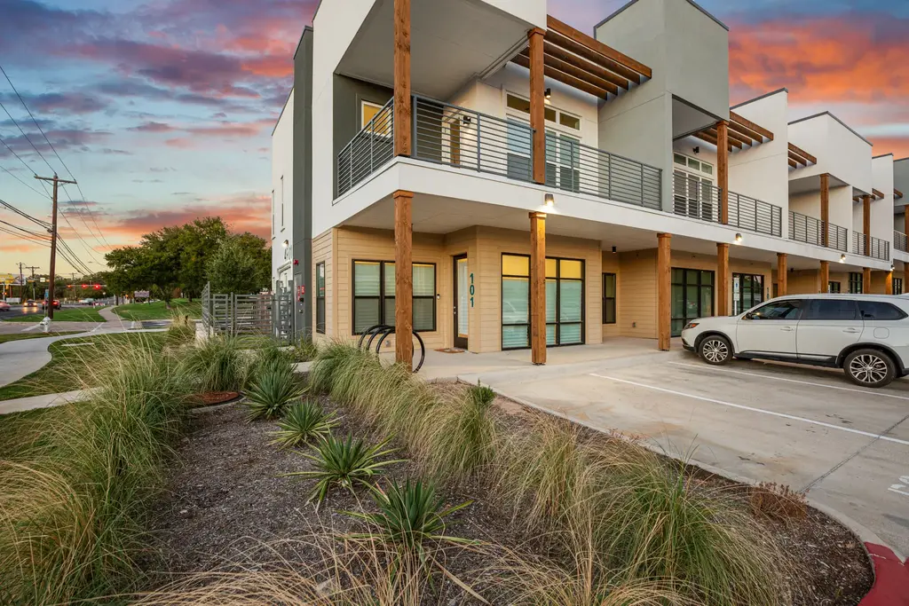 4901 Springdale Road 101, Austin
