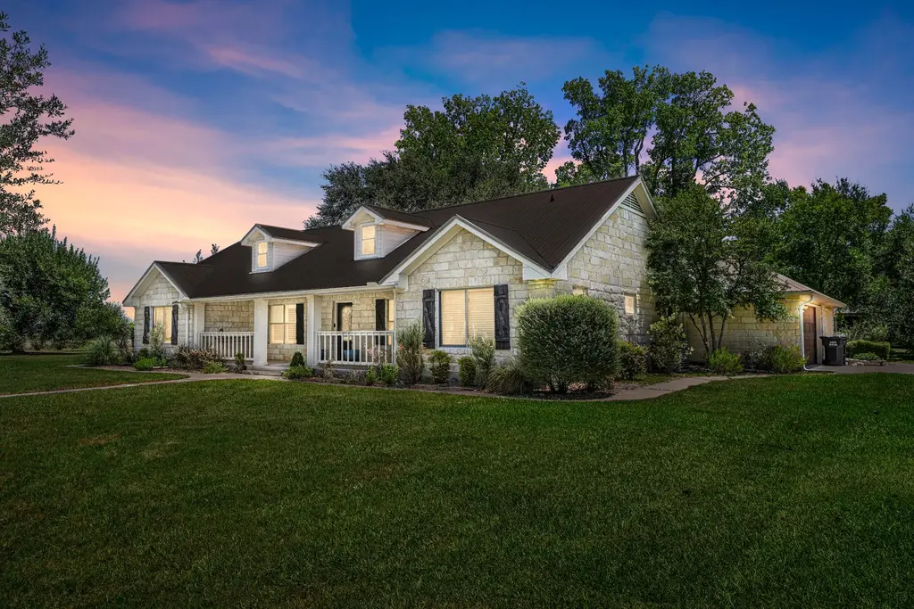 280 Windy Lane, Taylor