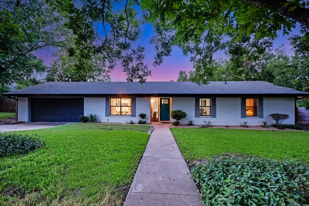 1006 Hollybluff Street, Austin