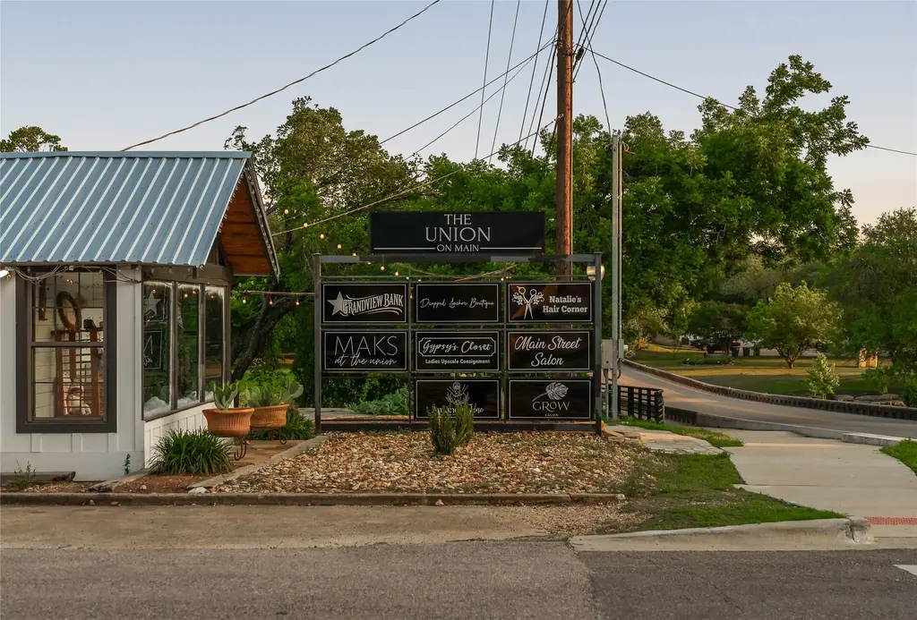 209 S Main Street, Salado