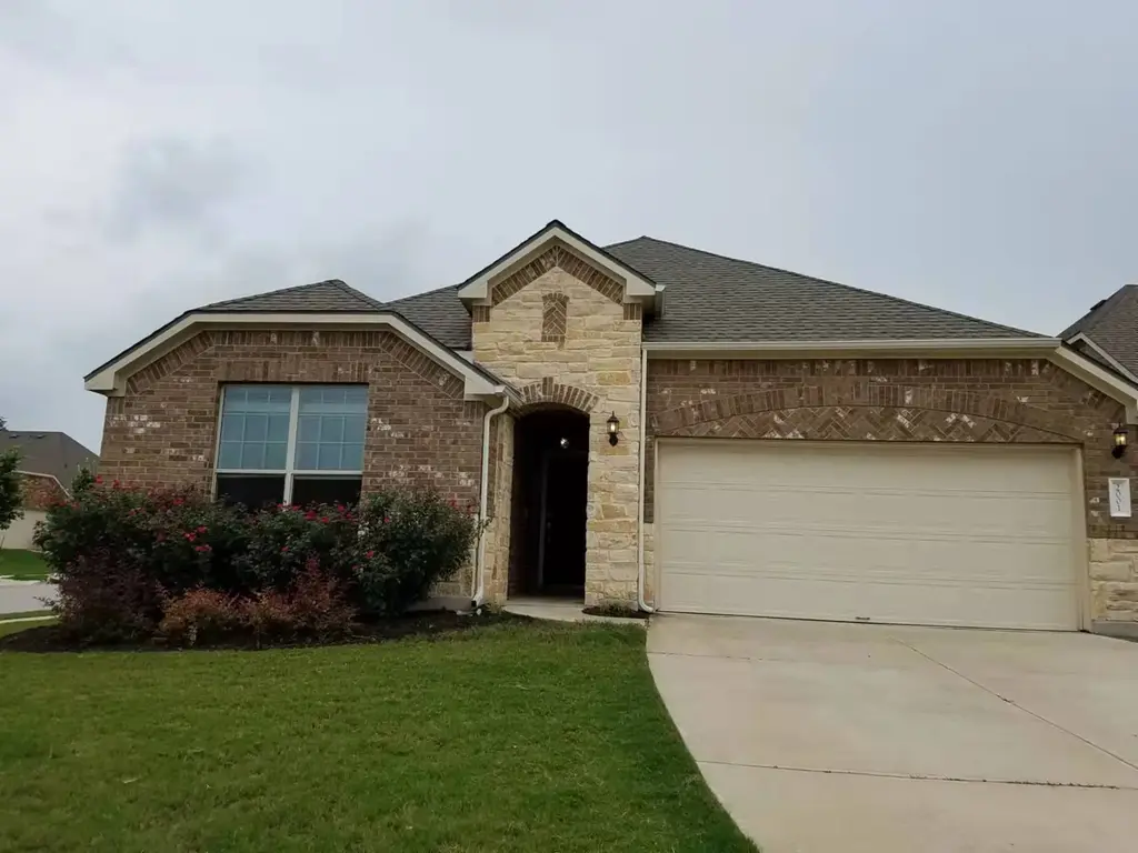 2001 Suzanne Kelli Drive, Leander