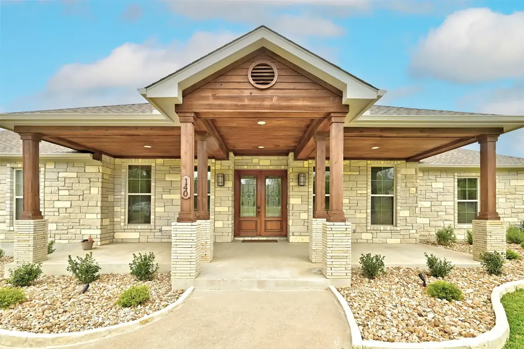 140 Winchester Road, Bastrop