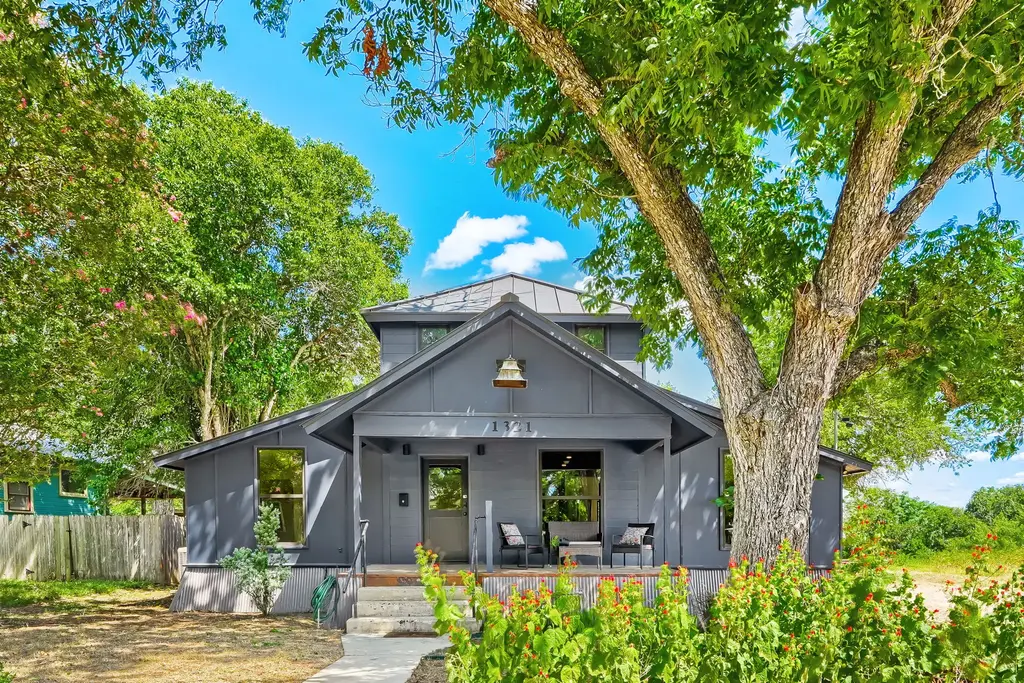 1321 W San Antonio Street, San Marcos