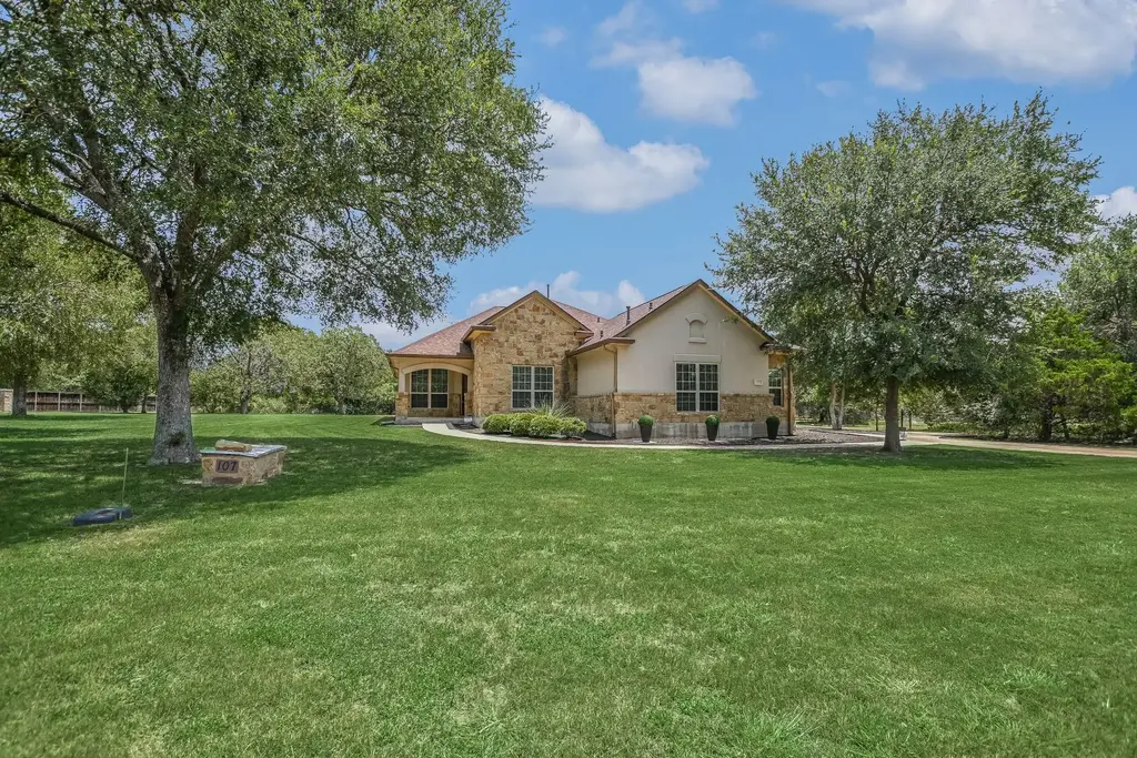 107 Valley View Drive, Bastrop