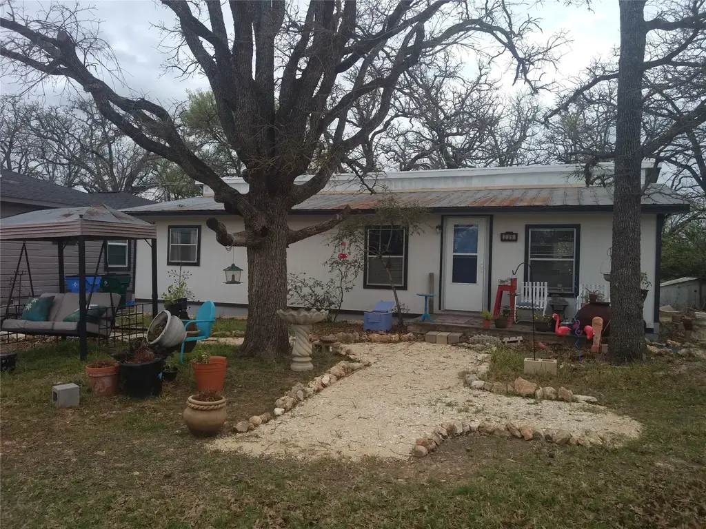 225 Old 71, Cedar Creek