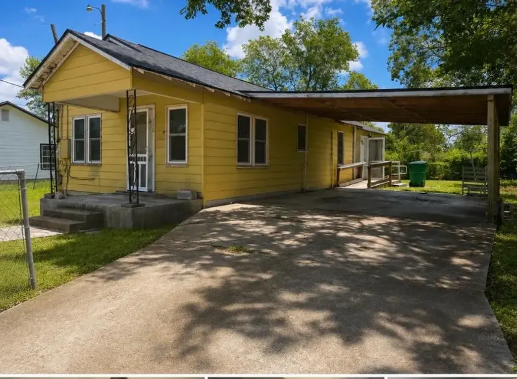 110 E Rio Grande Street, Taylor