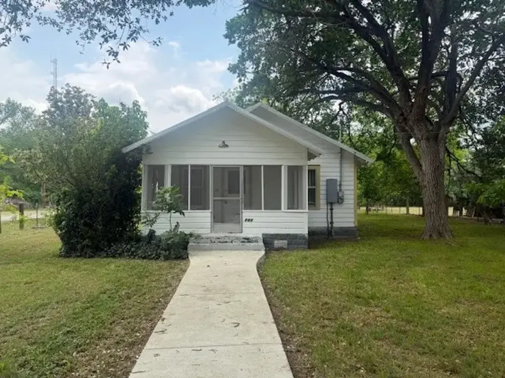 220 Main Street, Fentress