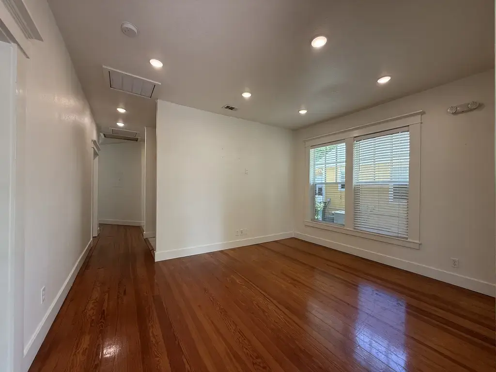 212 W 10th Street 104, Georgetown