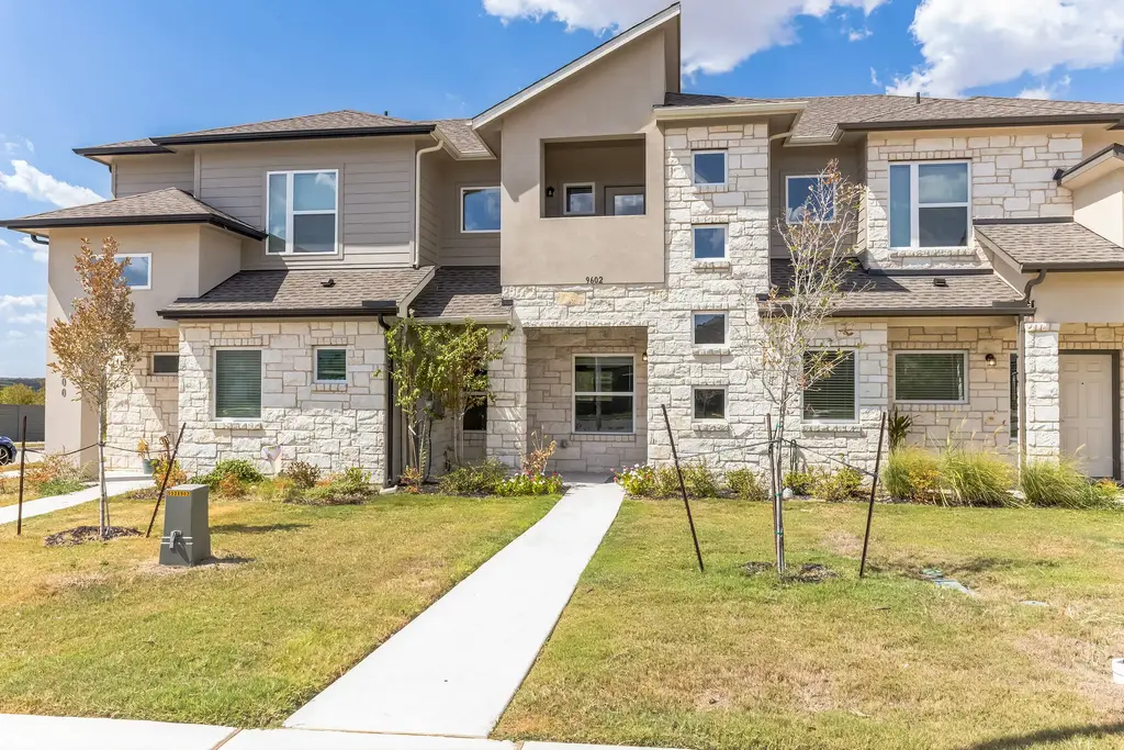 9602 Whisper Willow, Manor
