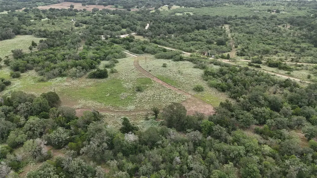 590 Coastal Lane, Luling