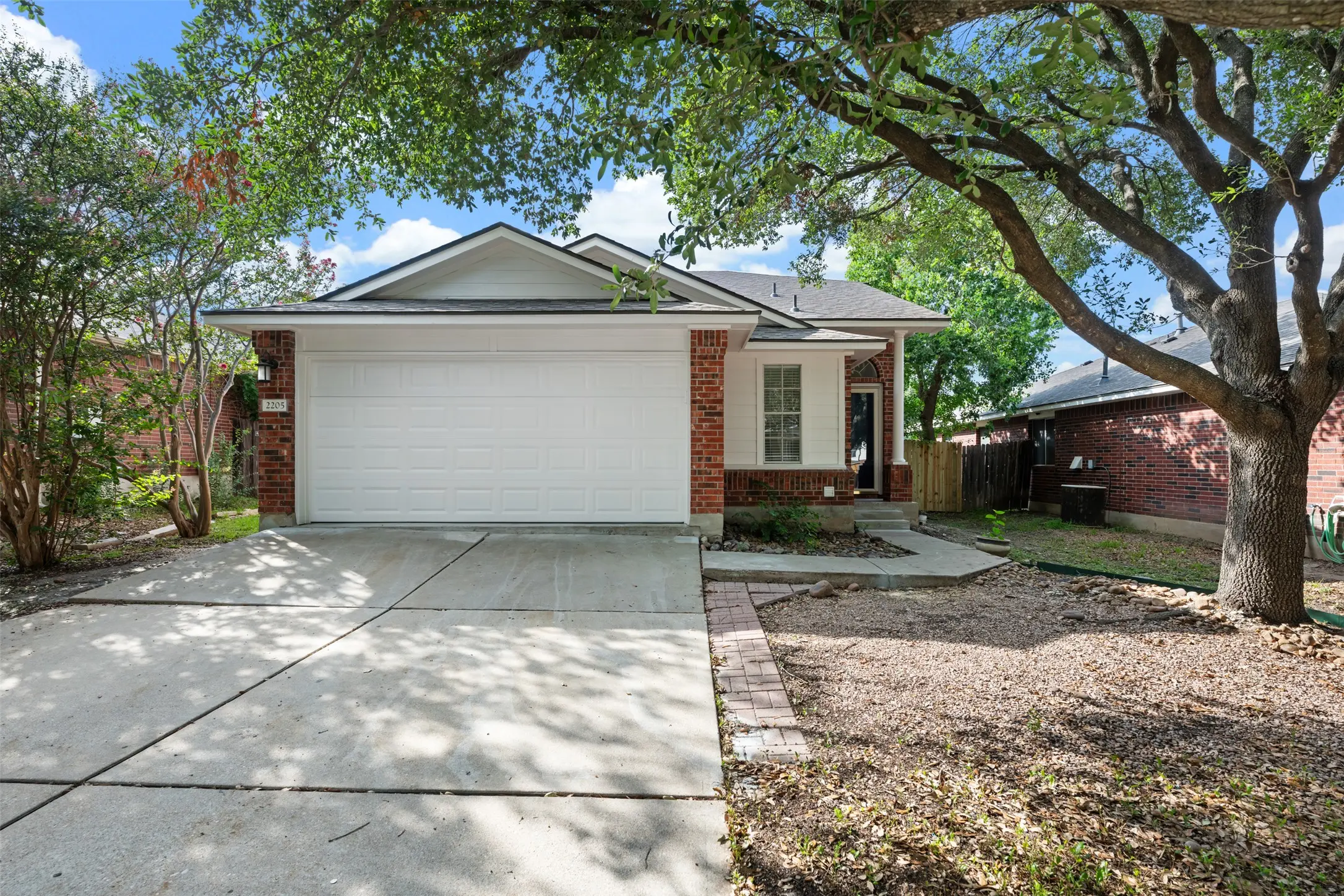 Photo of Listing #2337558