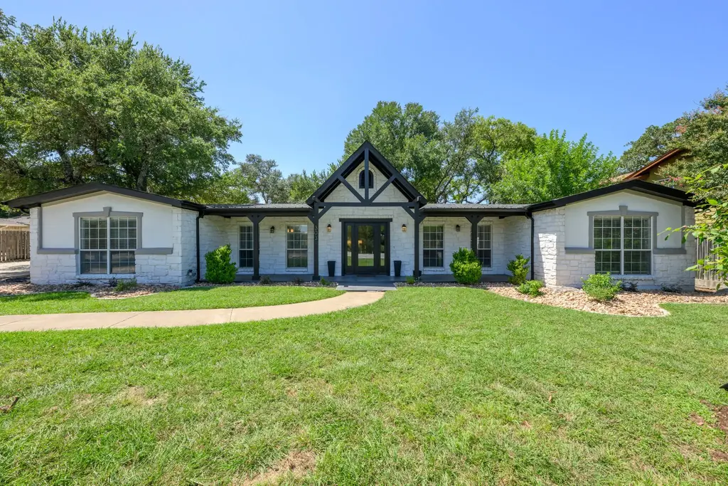 303 Lakeway Drive, Lakeway