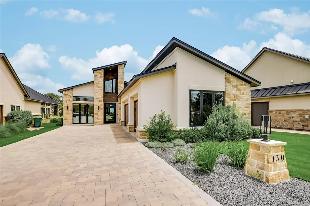 130 Azalea Loop, Horseshoe Bay